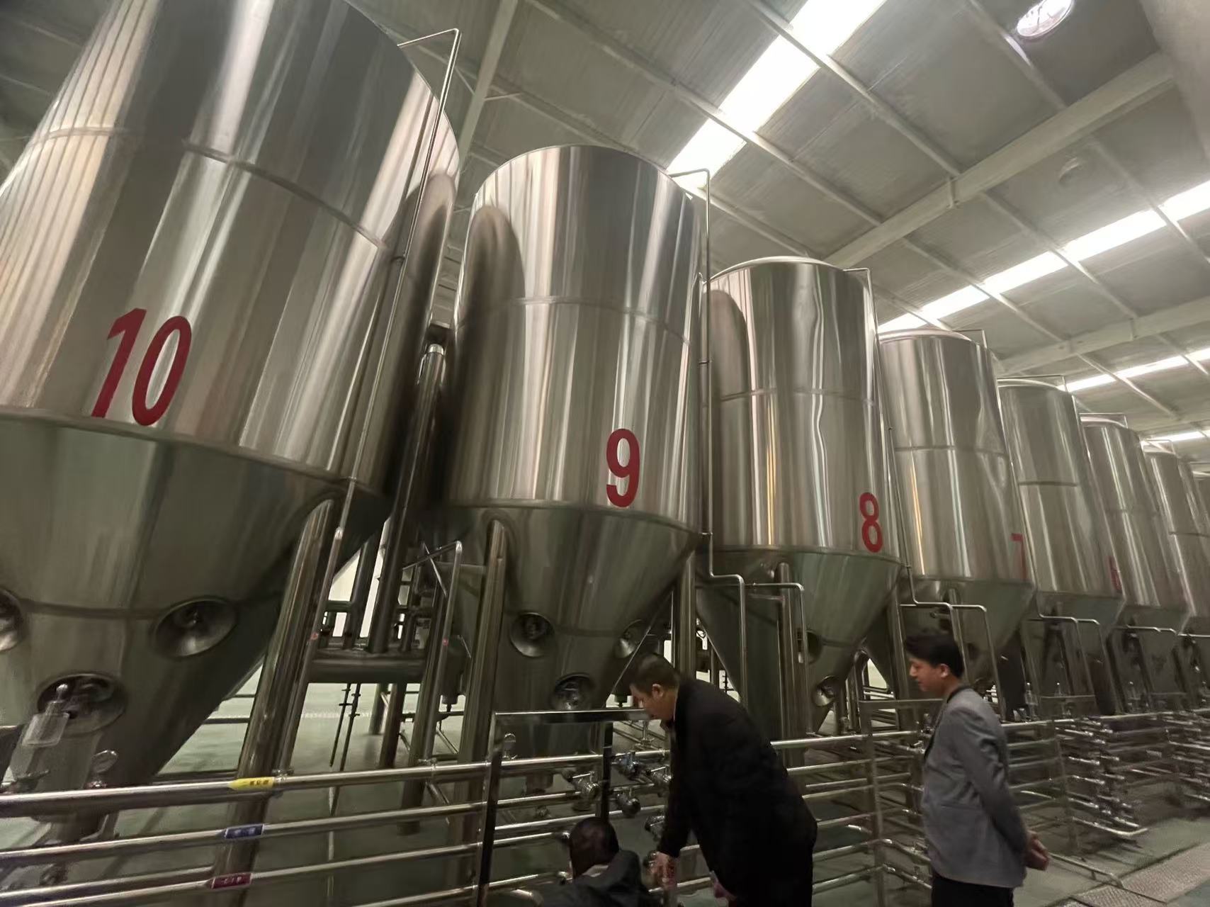 沙河精酿啤酒设备厂—平面布置、设备设计、制造、调试、培训等一条龙服务
